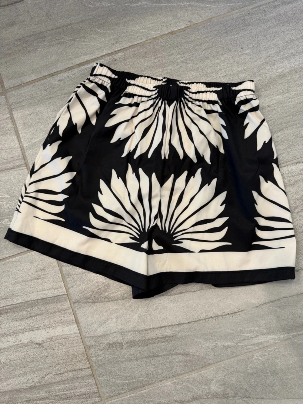 Black & White Floral Print Two-Piece Set- XS - Picture 8 of 8